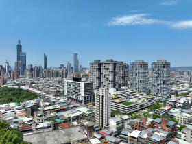 接案砍半，近8成企業跟著減人…房市寒氣「隱性減工」浮現，學者：再下去房地產業會發生問題